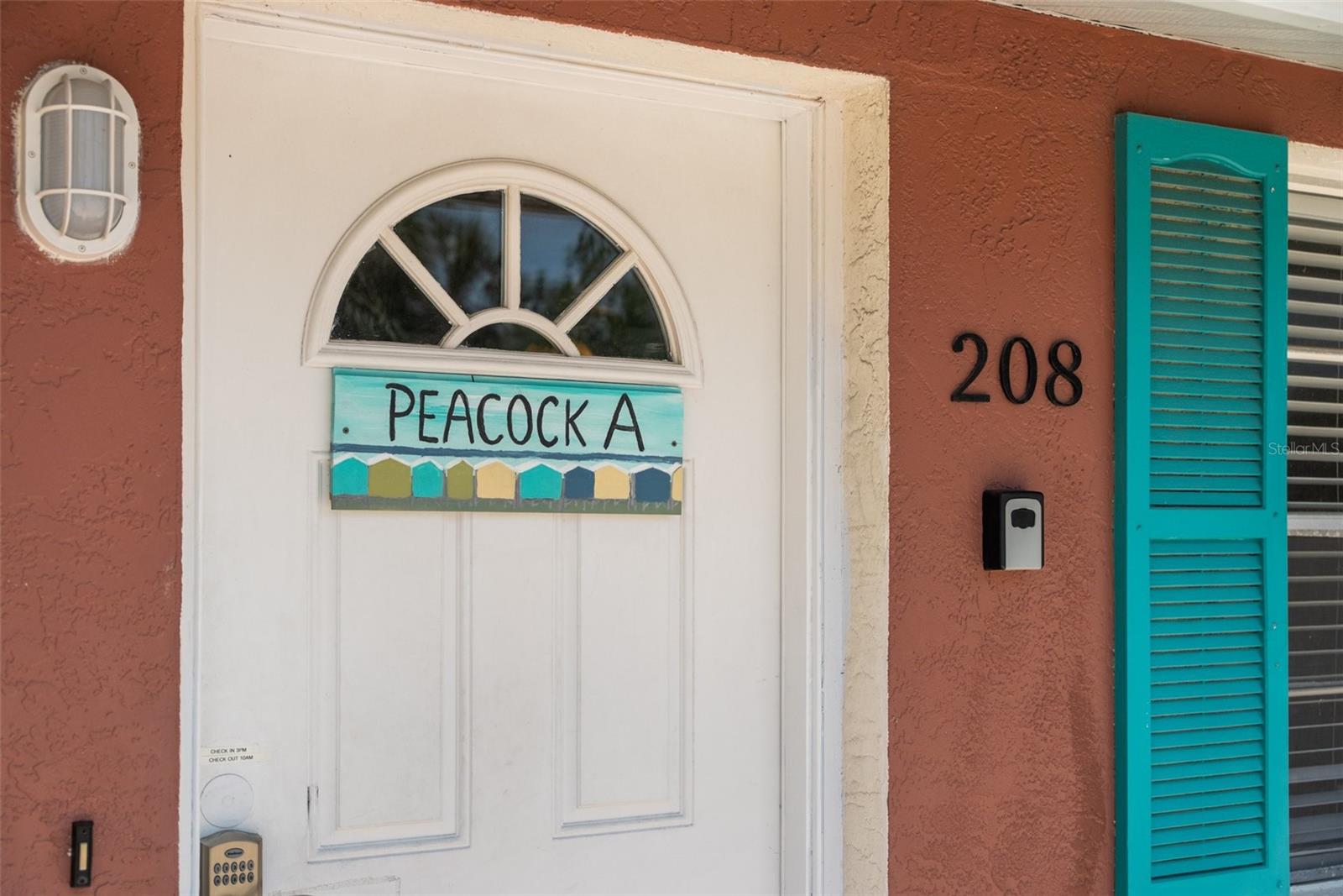208 PEACOCK LANE
