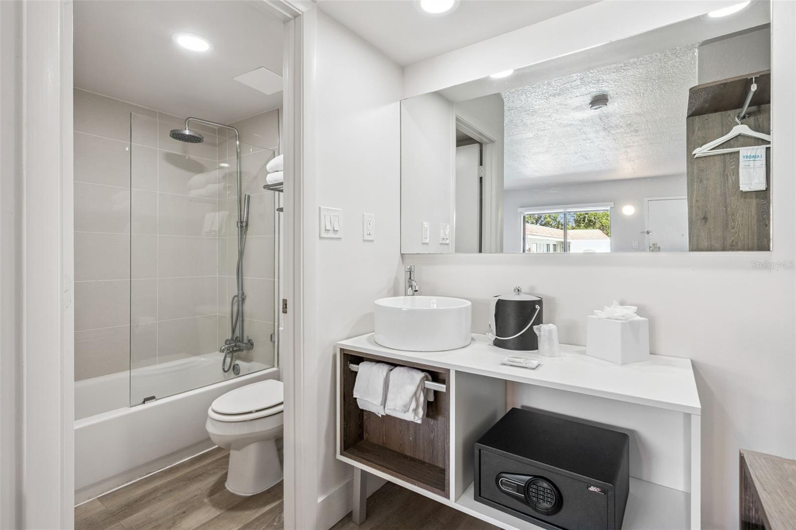 GREENPOINT ESSENTIAL HOTEL CONDO - Residential