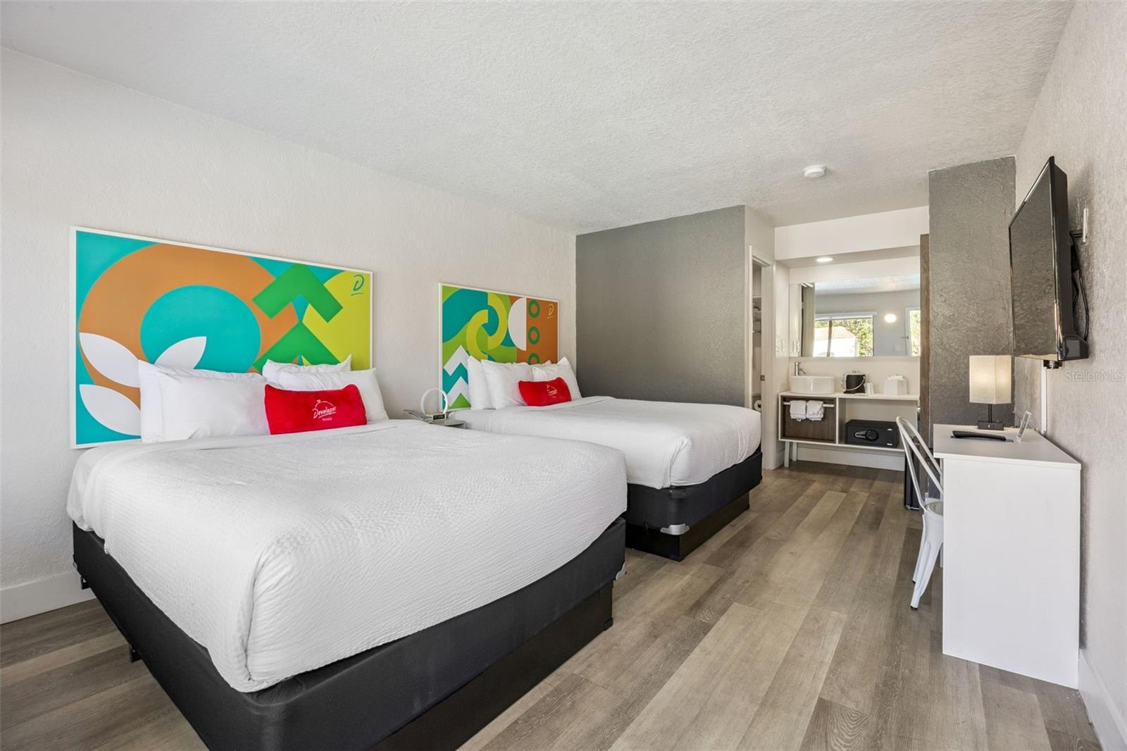 GREENPOINT ESSENTIAL HOTEL CONDO - Residential