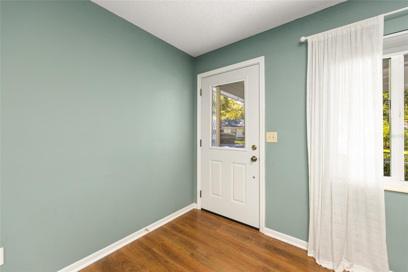 ON TOP OF THE WORLD - Residential