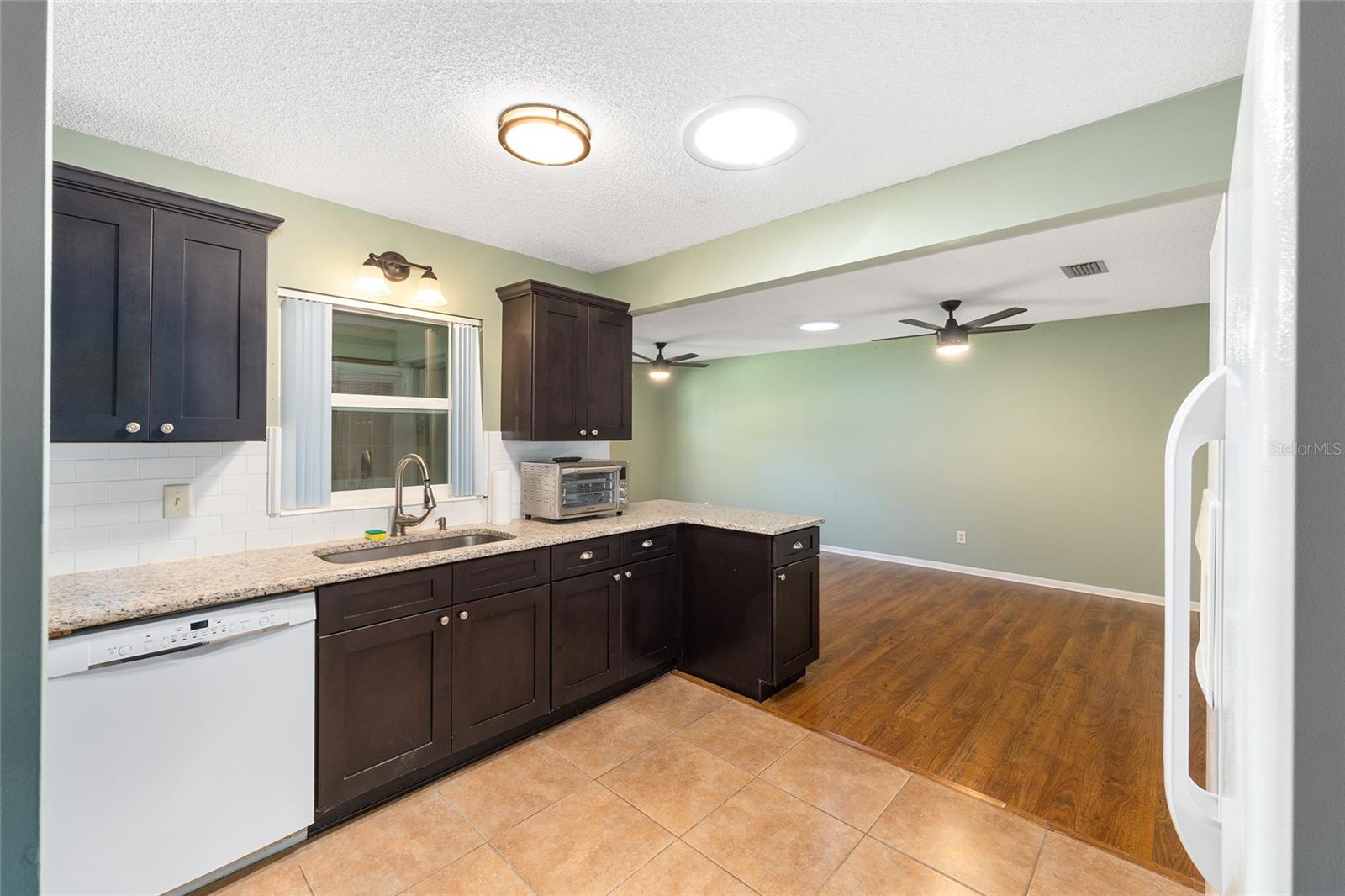 ON TOP OF THE WORLD - Residential