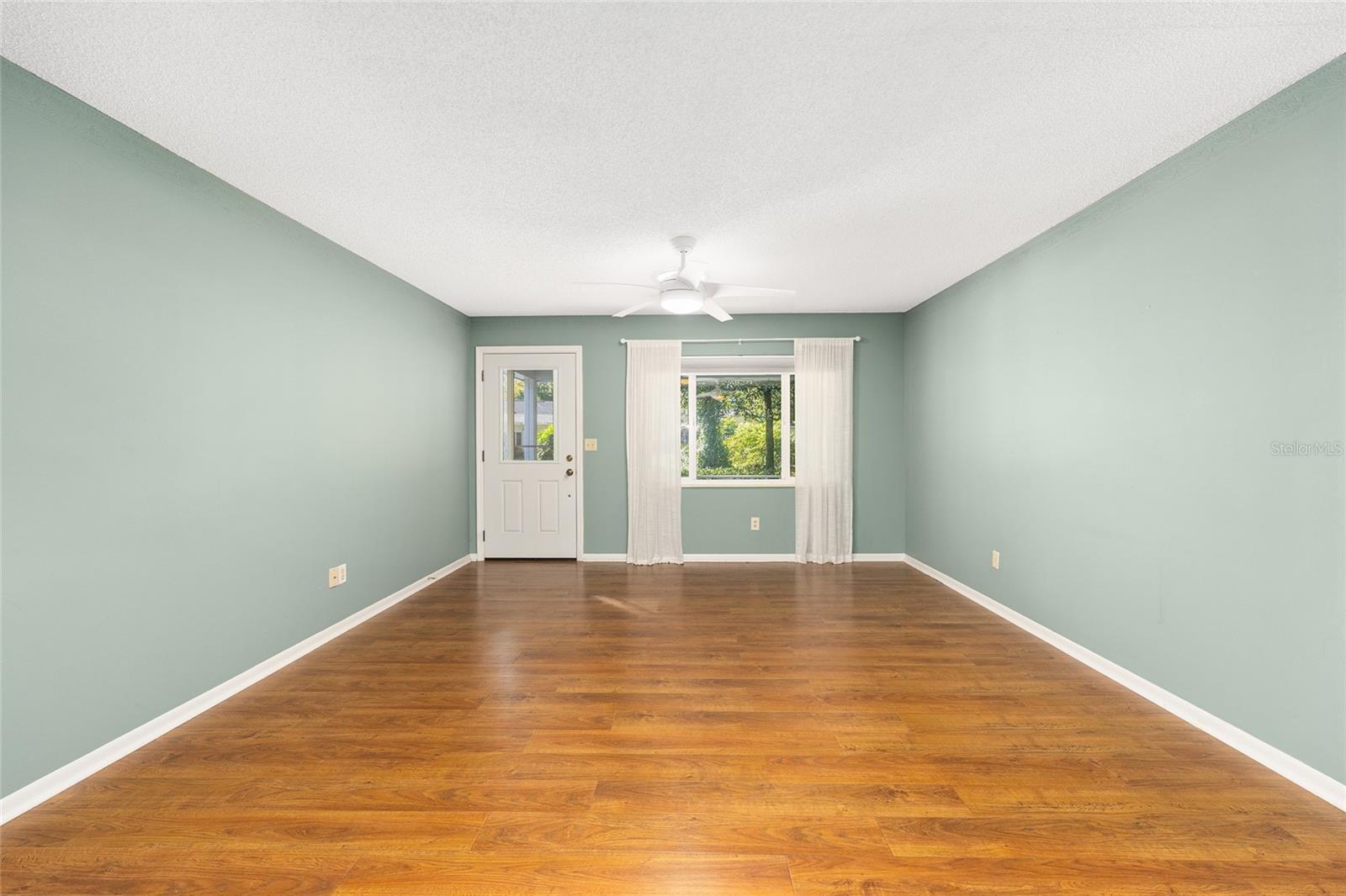 ON TOP OF THE WORLD - Residential