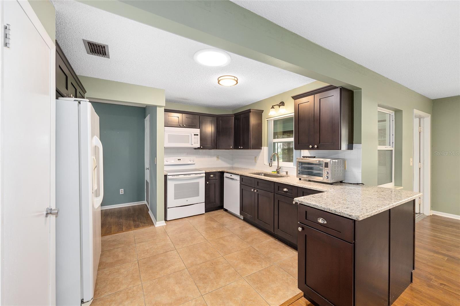 ON TOP OF THE WORLD - Residential