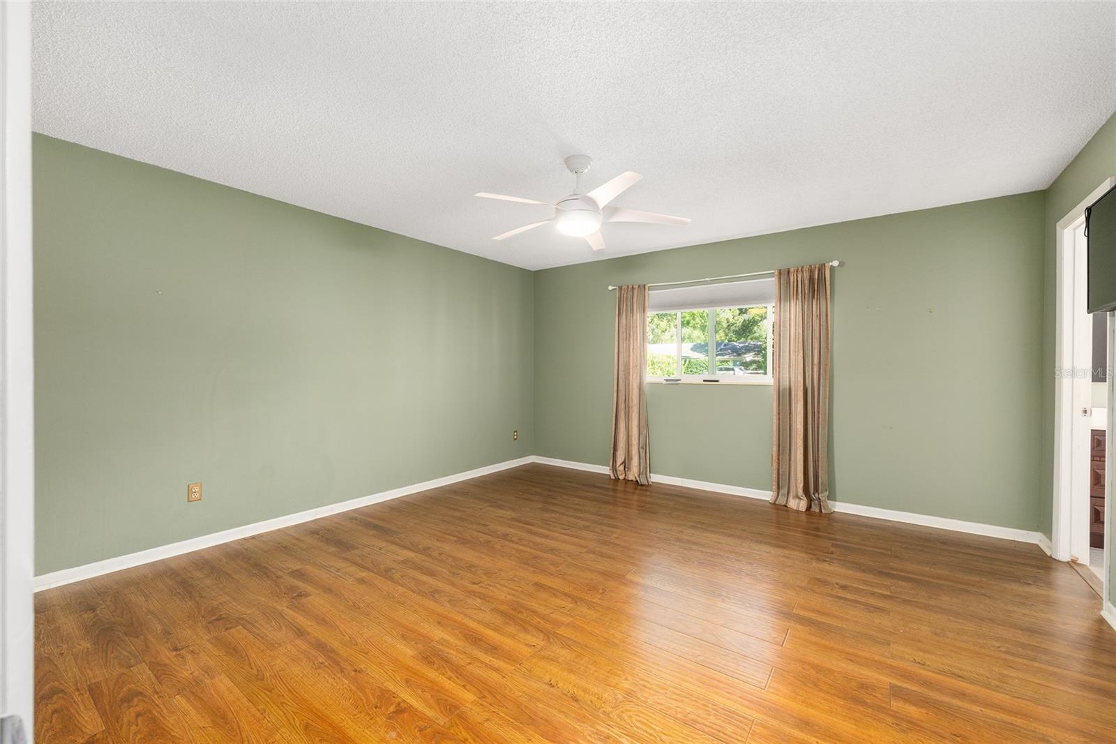 ON TOP OF THE WORLD - Residential