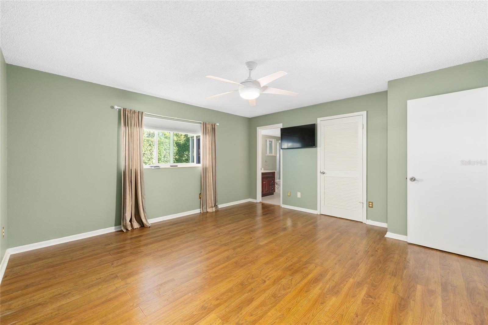 ON TOP OF THE WORLD - Residential