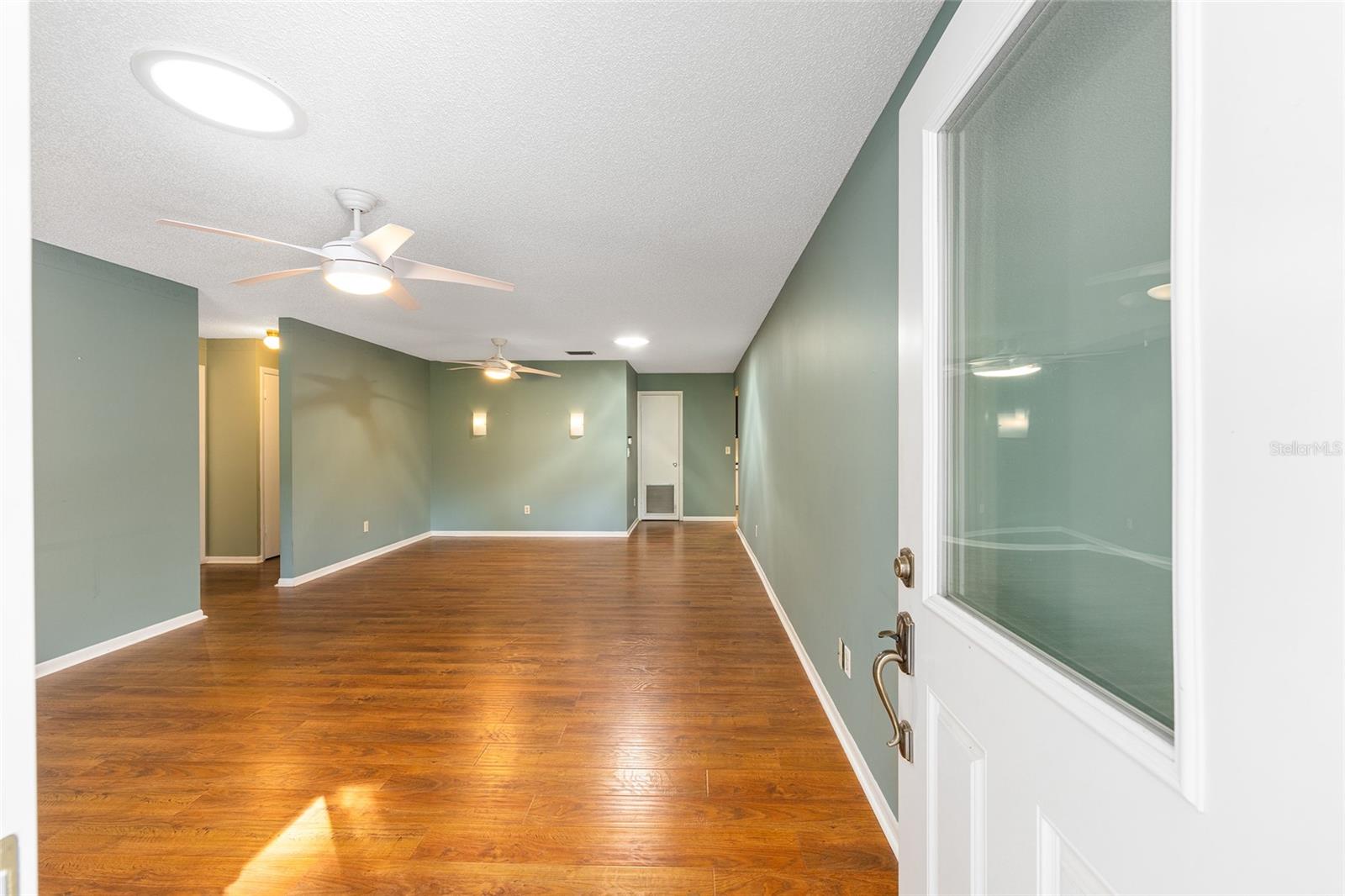 ON TOP OF THE WORLD - Residential