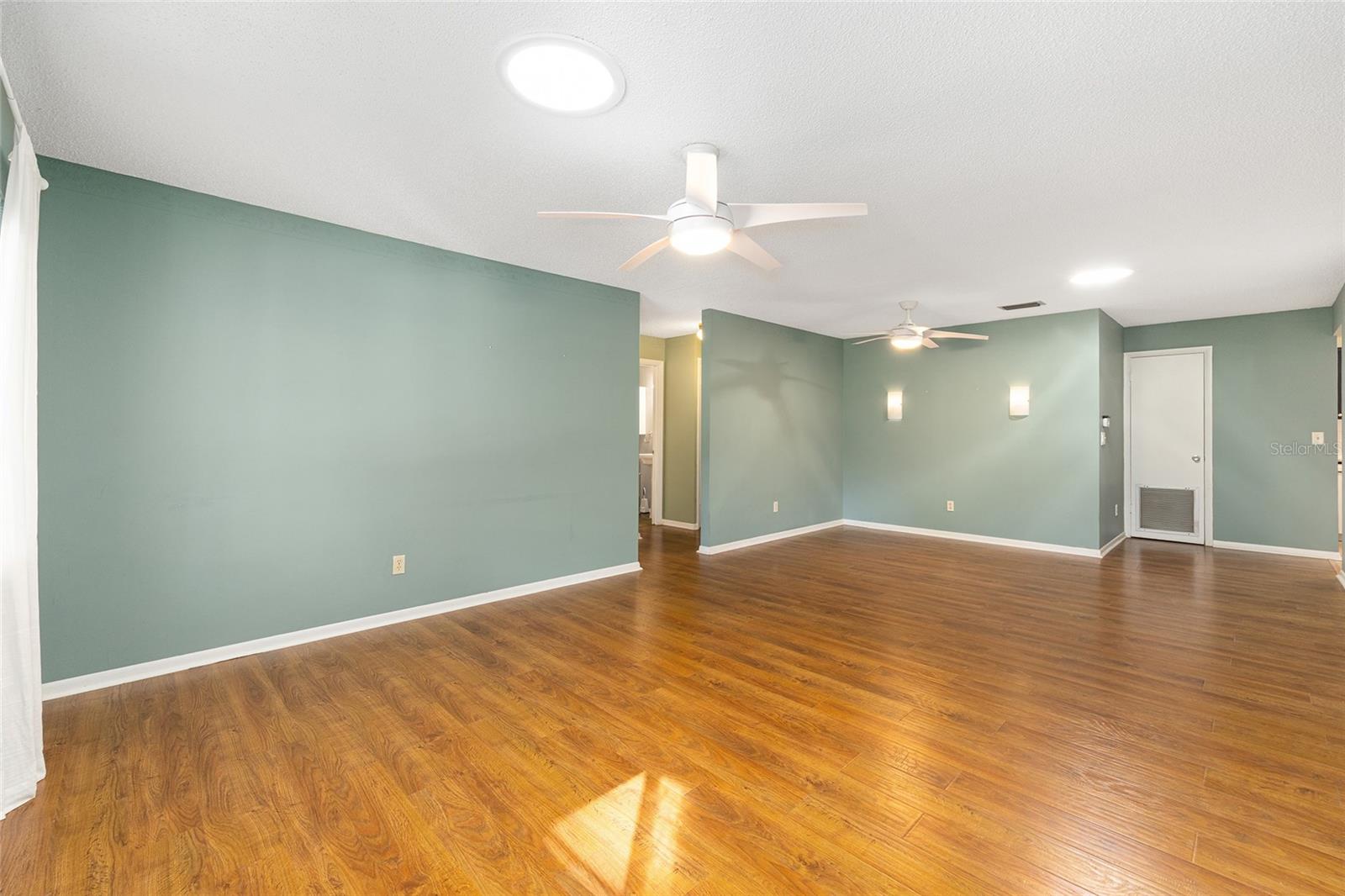 ON TOP OF THE WORLD - Residential