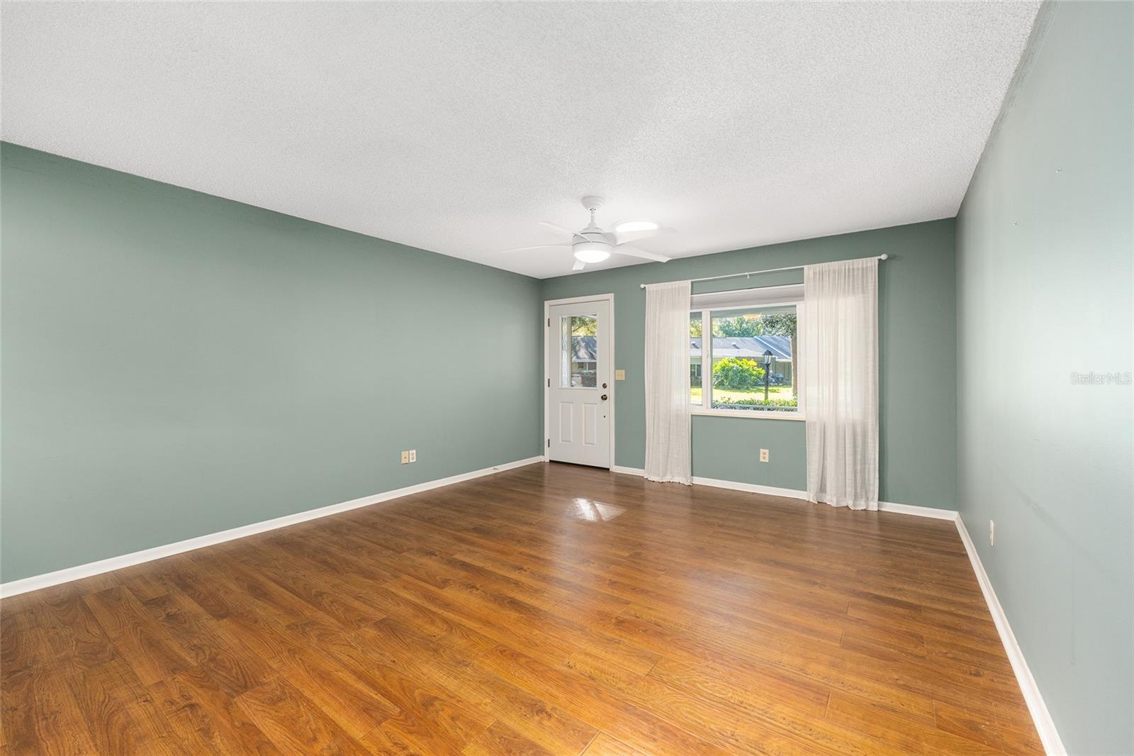 ON TOP OF THE WORLD - Residential