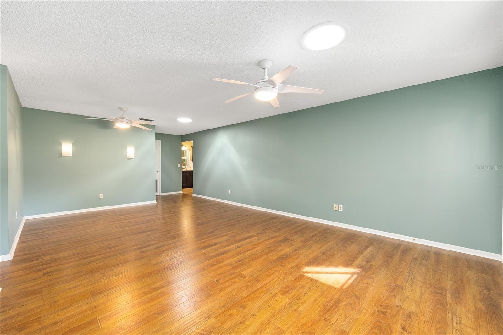 ON TOP OF THE WORLD - Residential