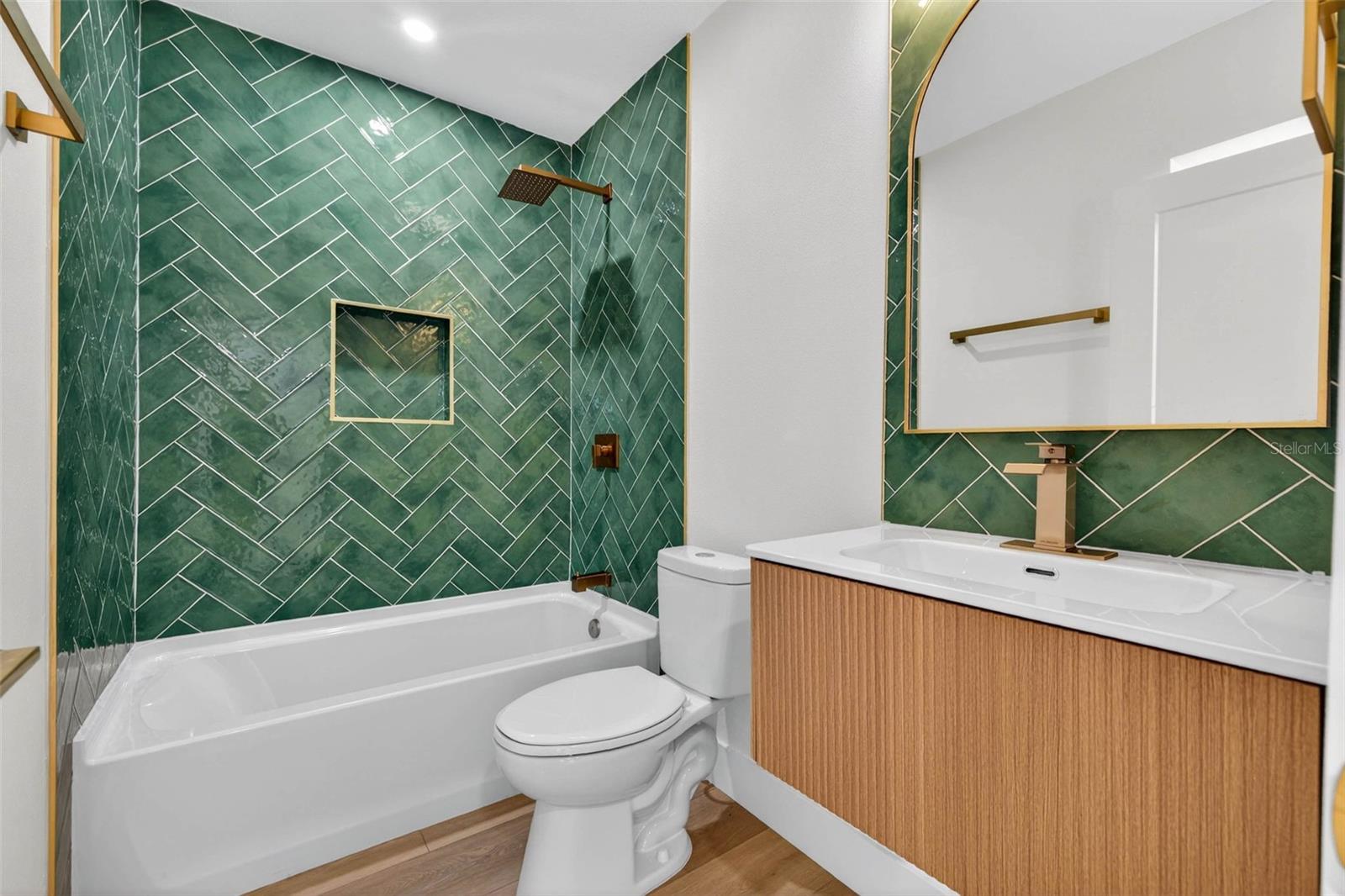 SHORE ACRES BUTTERFLY LAKE REP - Residential