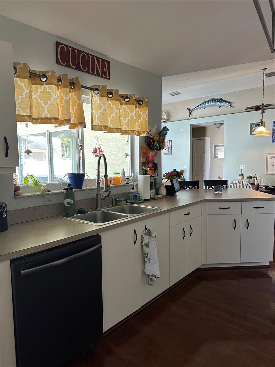 WATERS EDGE PH 06 - Residential