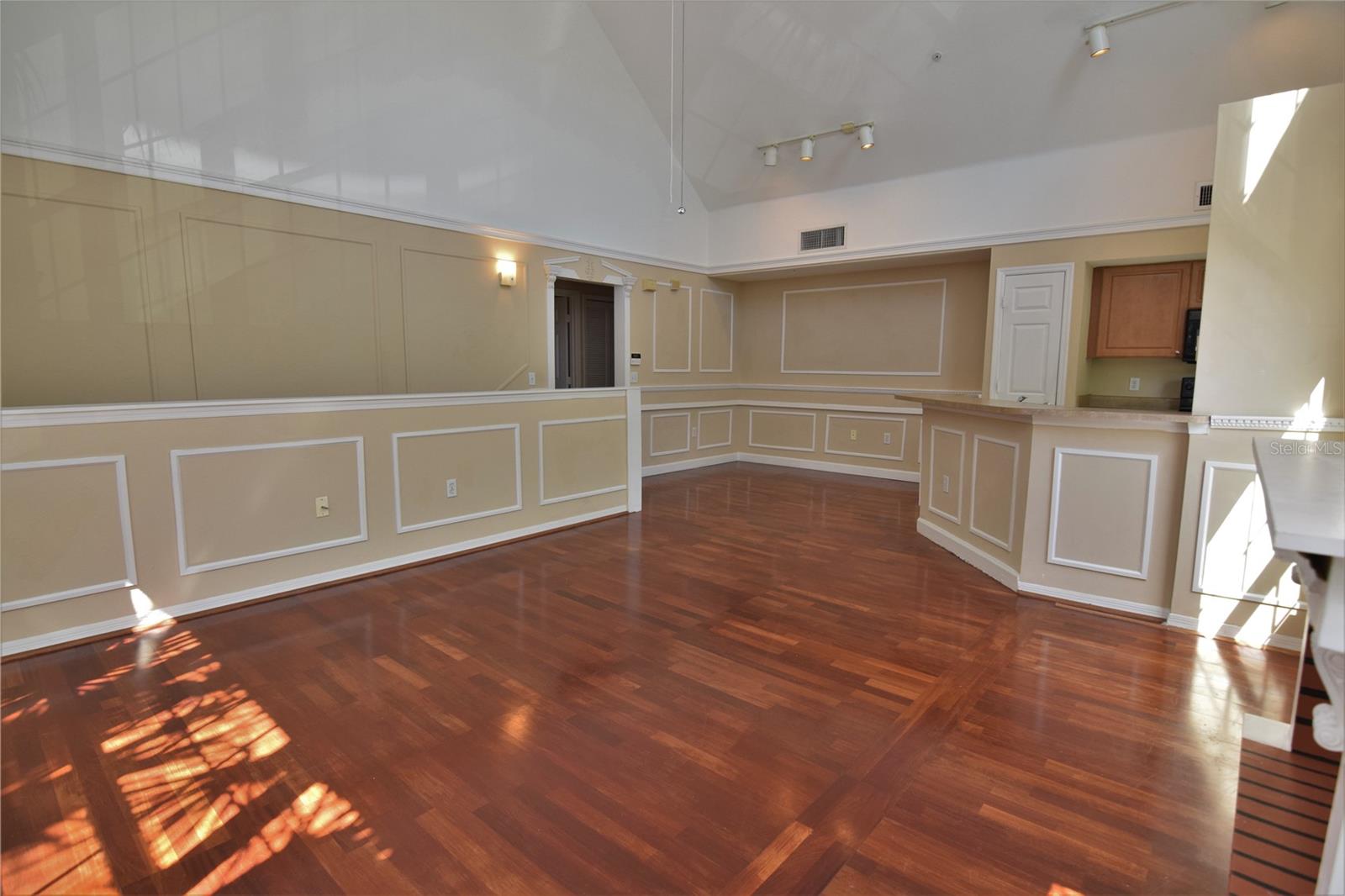 ADMIRALS WALK - Residential Lease