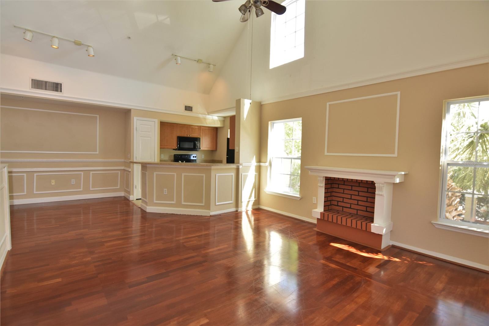 ADMIRALS WALK - Residential Lease