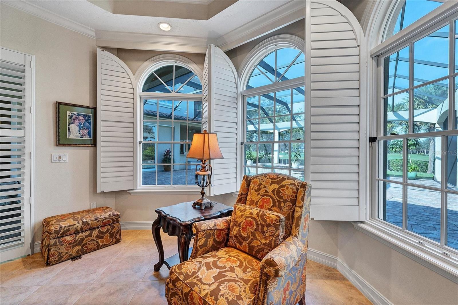 FOUNDERS CLUB - Residential