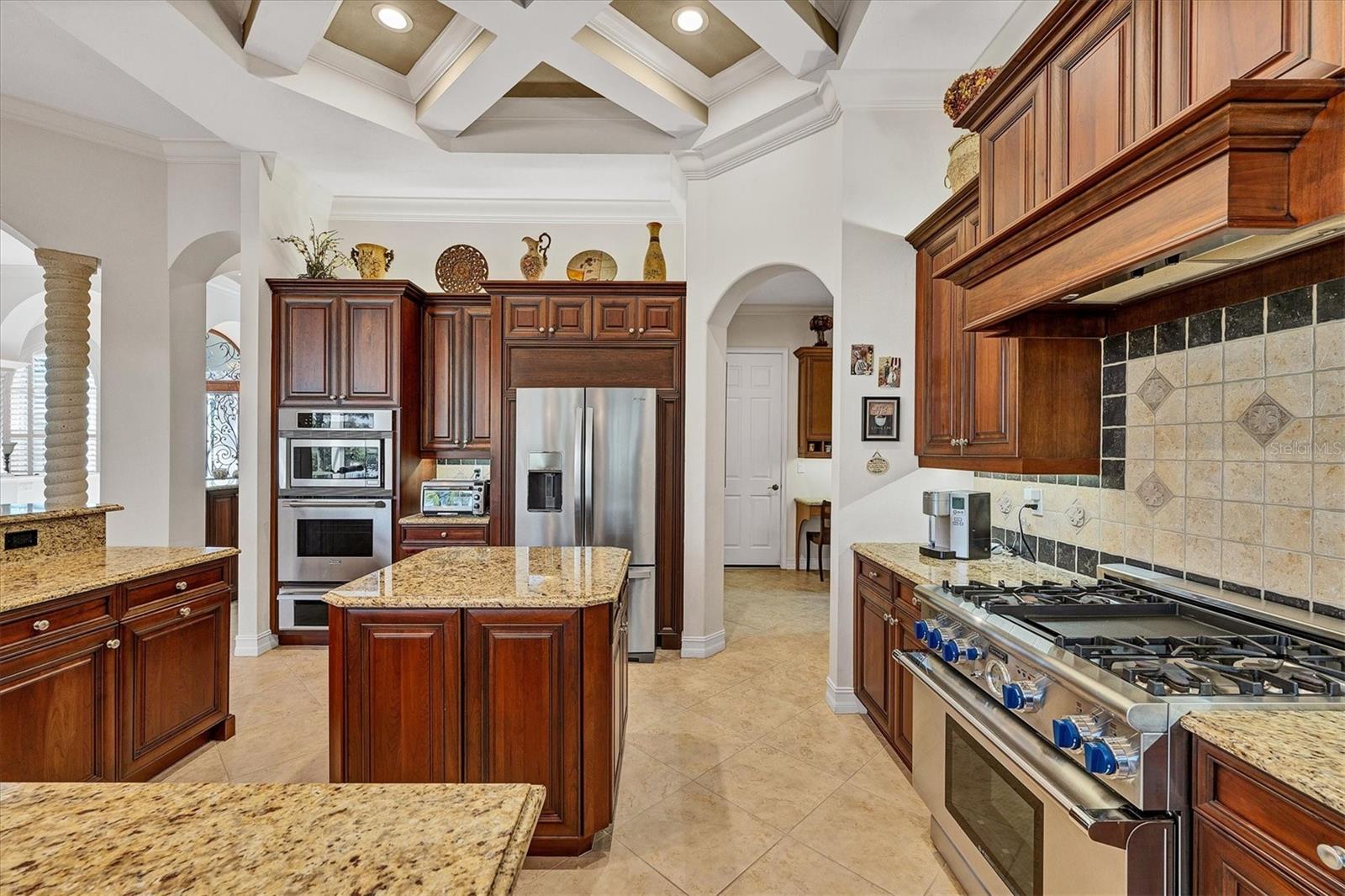 FOUNDERS CLUB - Residential