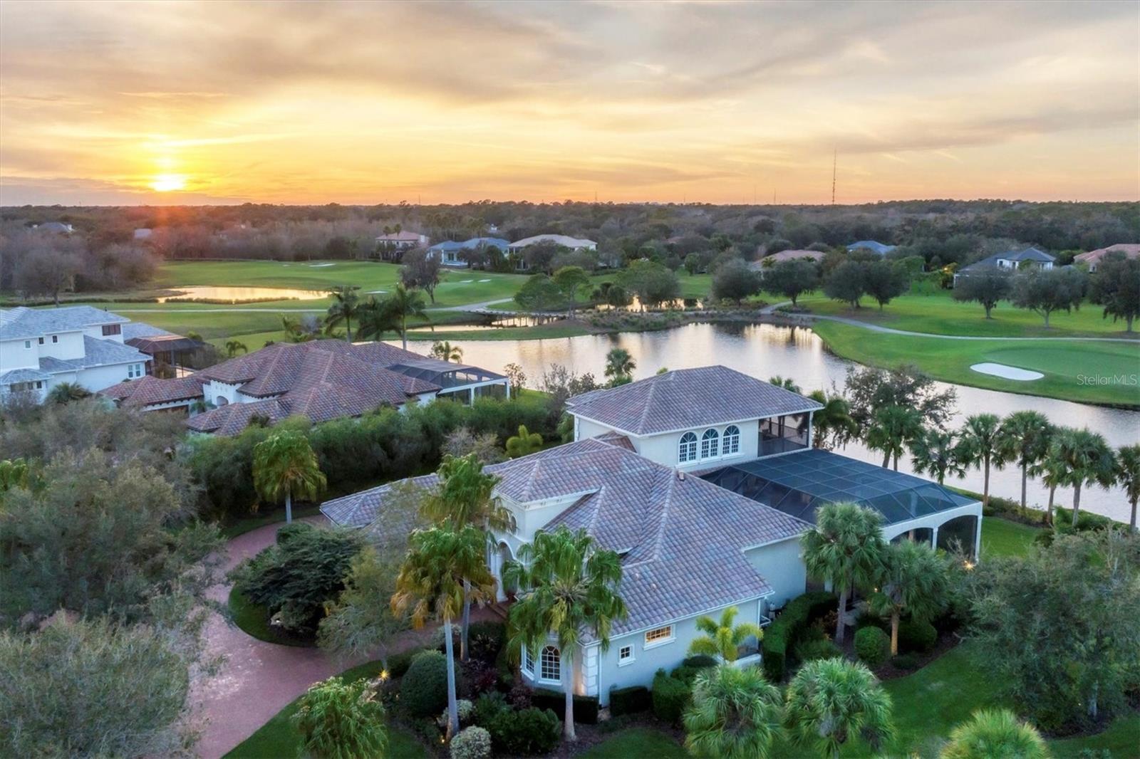 FOUNDERS CLUB - Residential