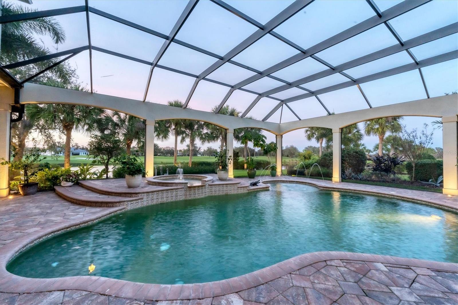 FOUNDERS CLUB - Residential