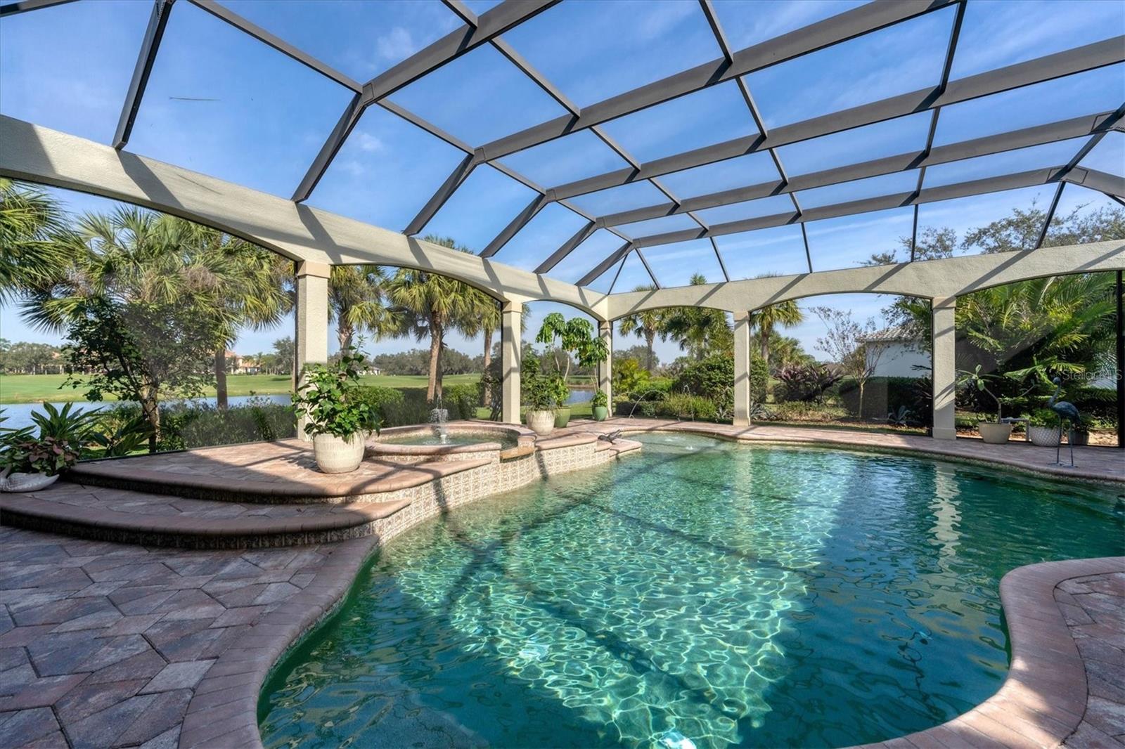 FOUNDERS CLUB - Residential