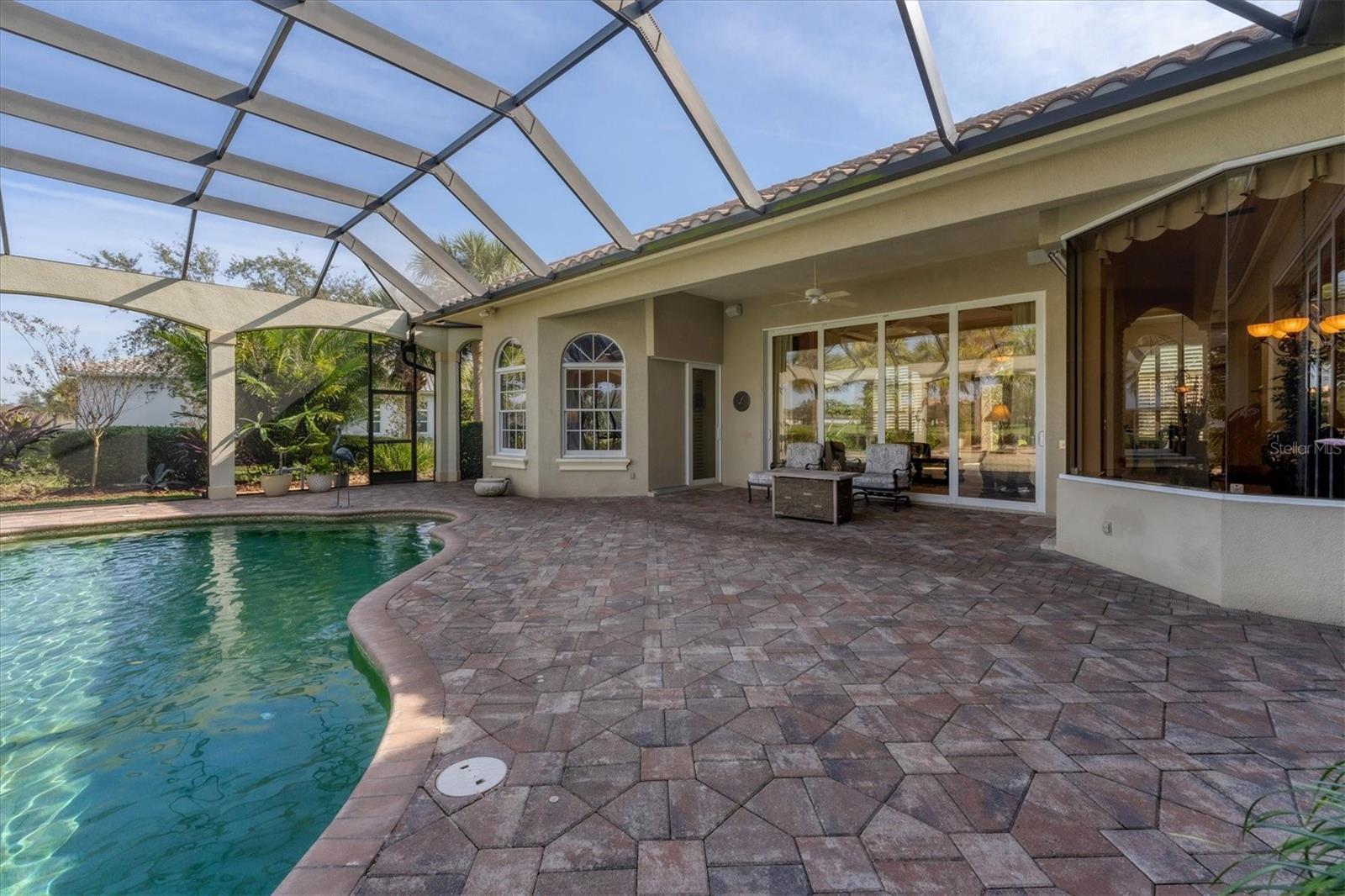 FOUNDERS CLUB - Residential