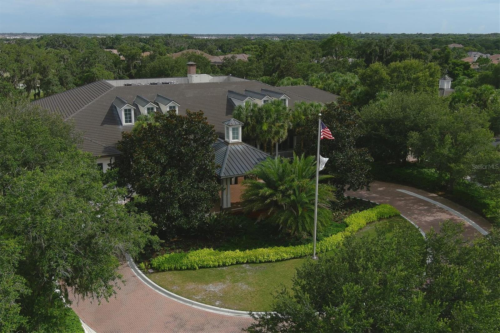 FOUNDERS CLUB - Residential