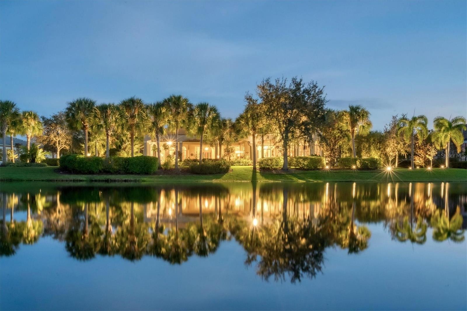 FOUNDERS CLUB - Residential