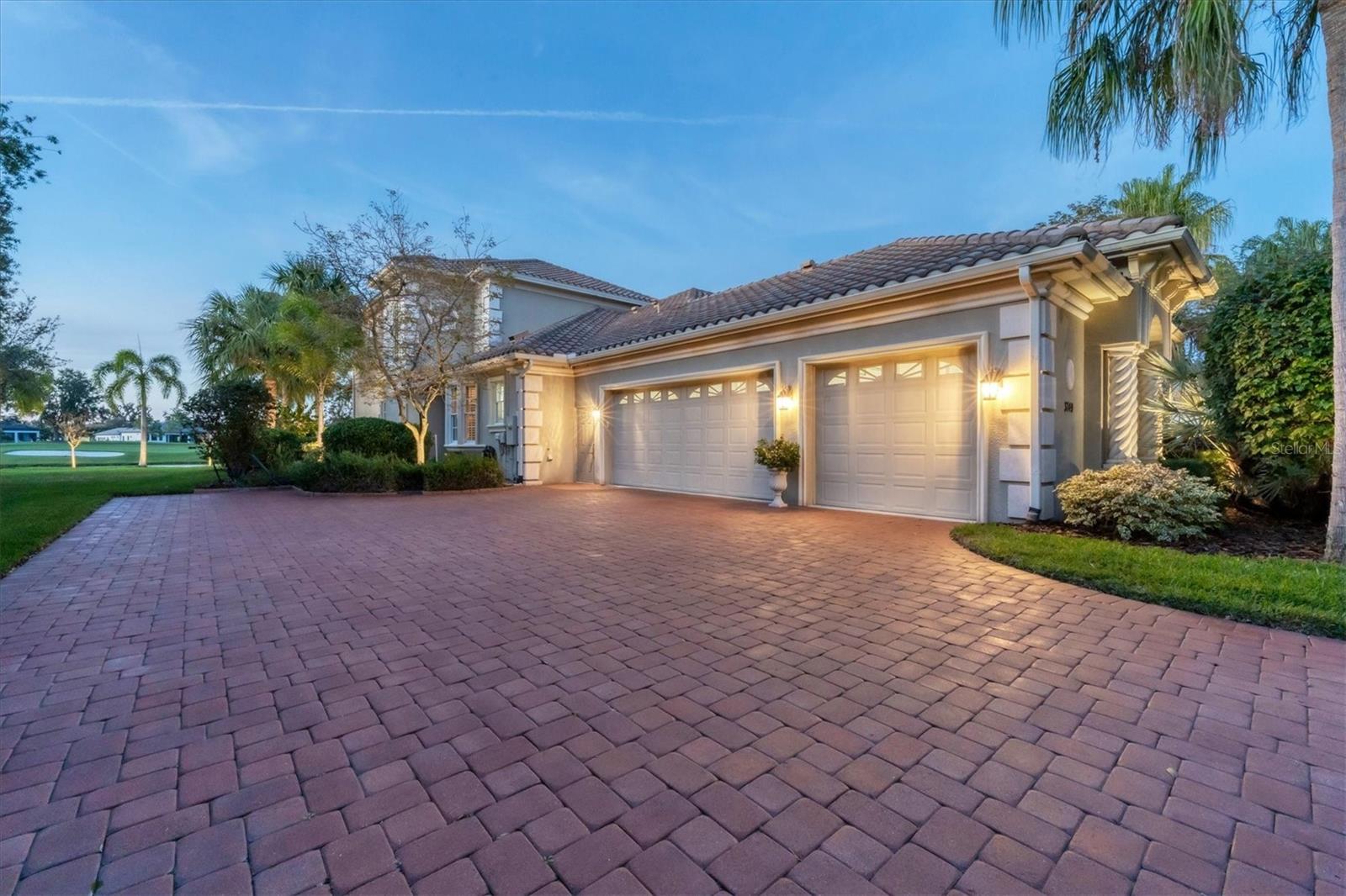 FOUNDERS CLUB - Residential