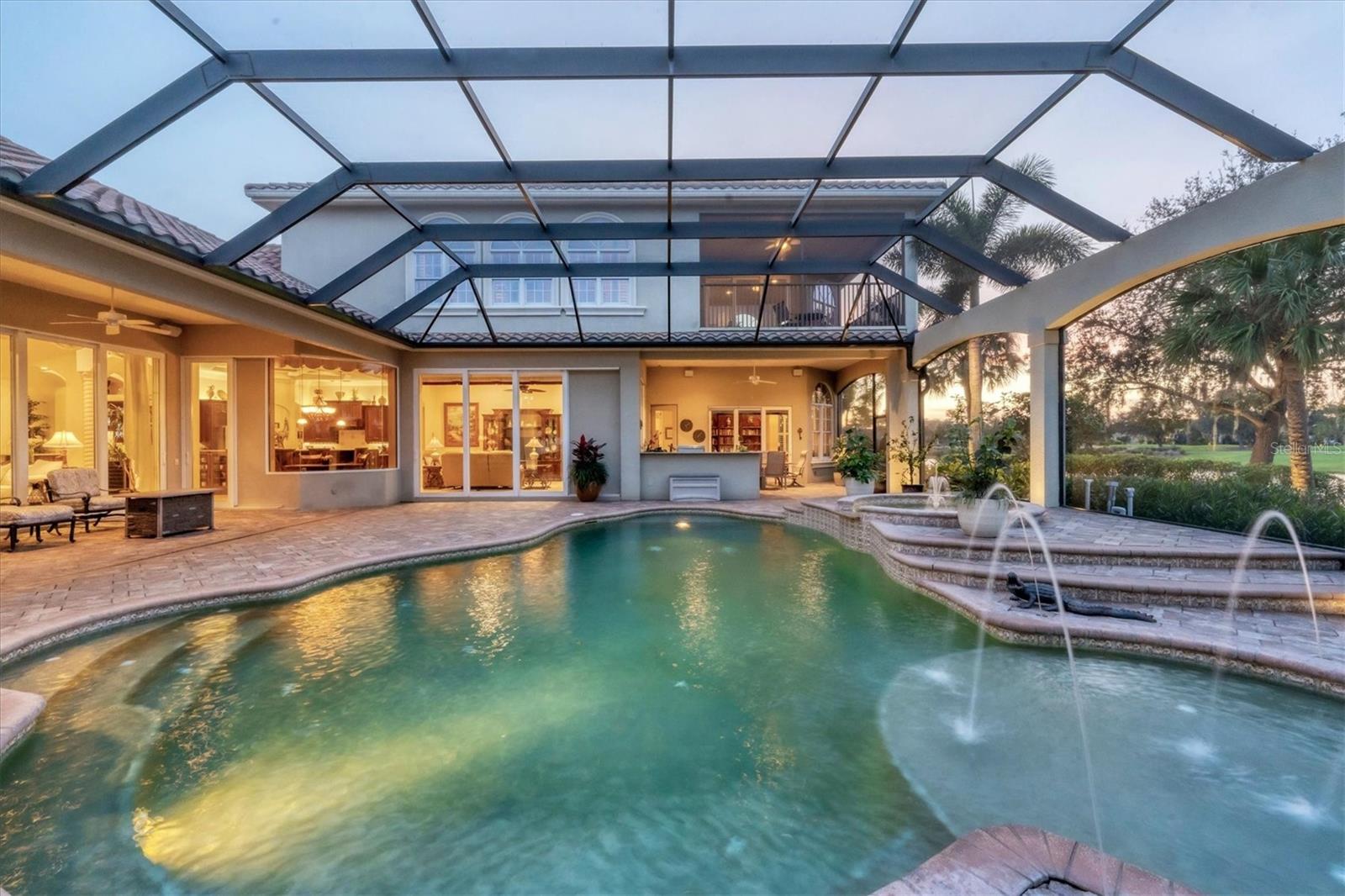 FOUNDERS CLUB - Residential