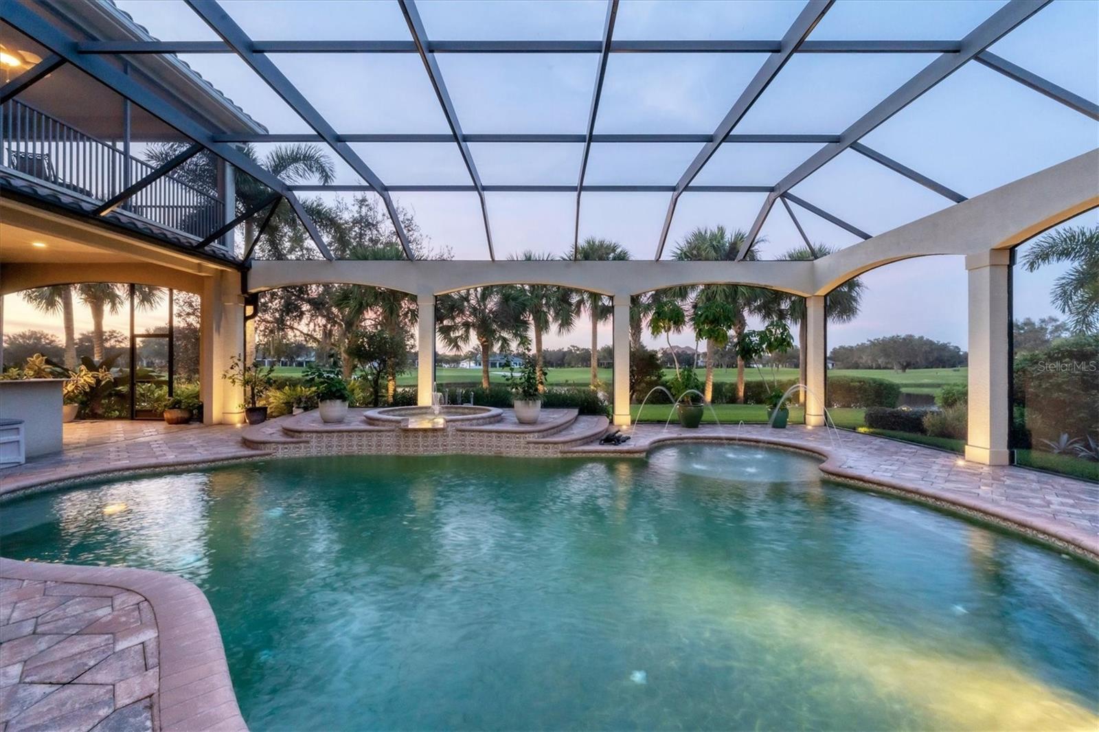 FOUNDERS CLUB - Residential