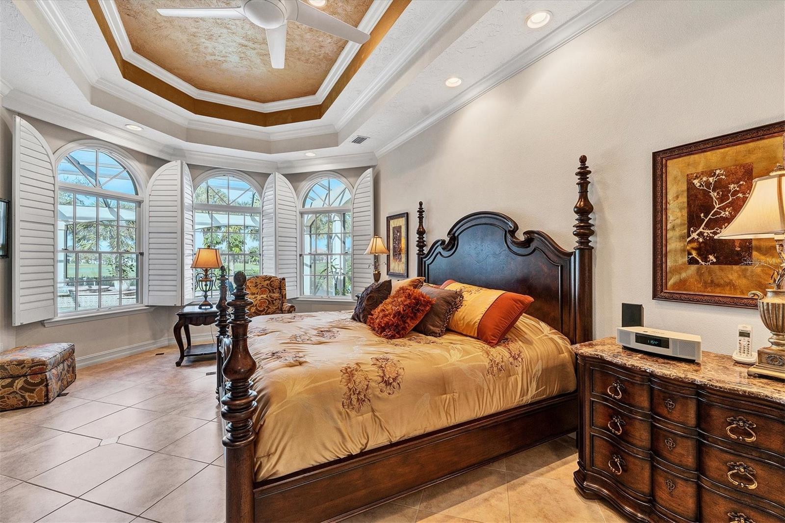 FOUNDERS CLUB - Residential