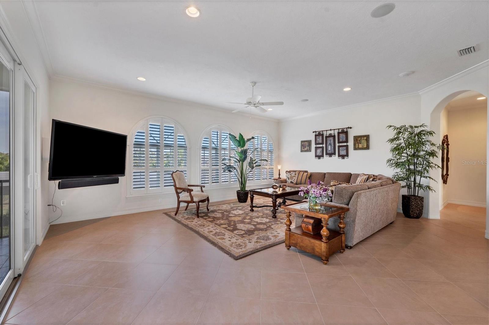 FOUNDERS CLUB - Residential