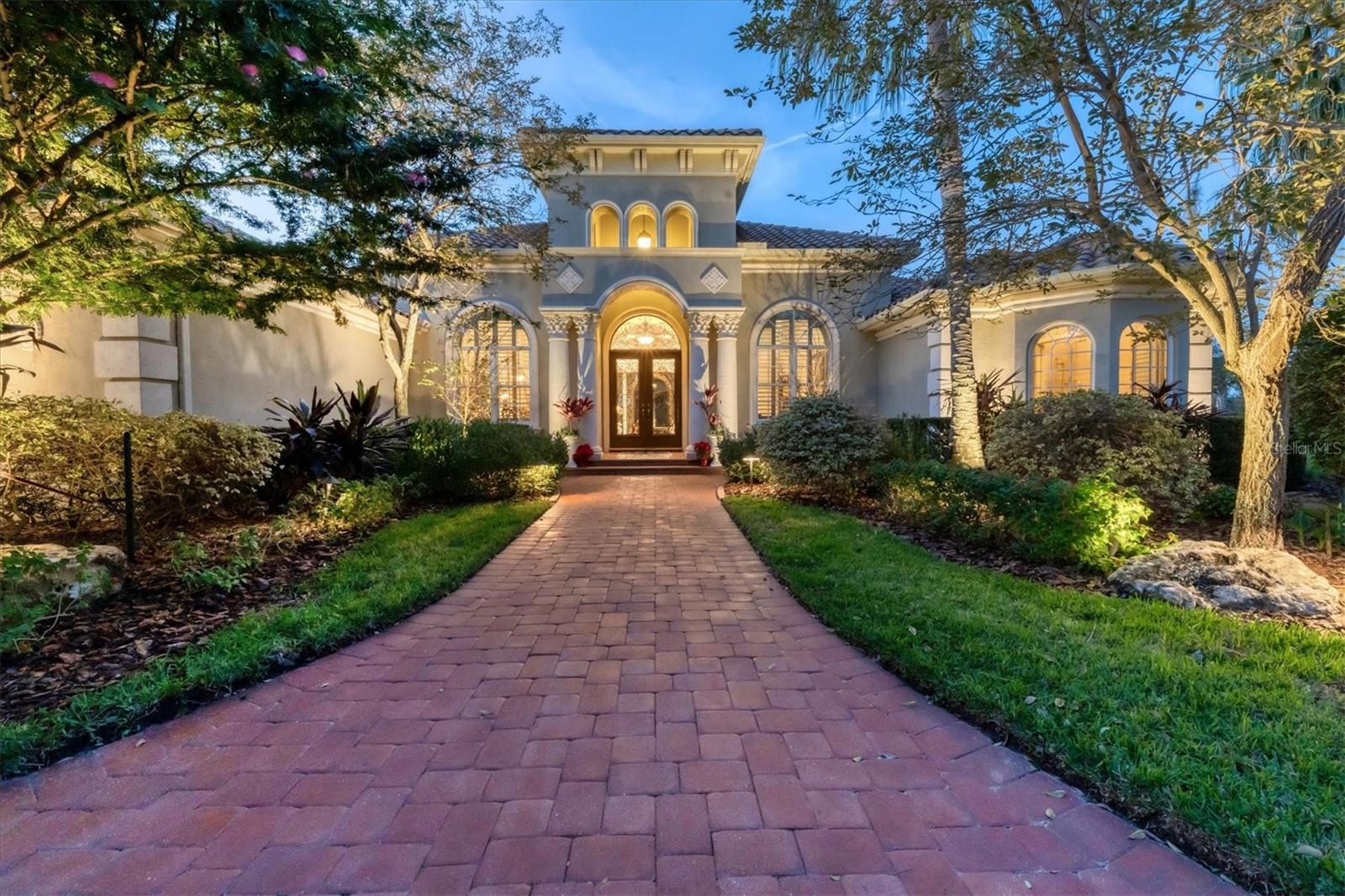 FOUNDERS CLUB - Residential