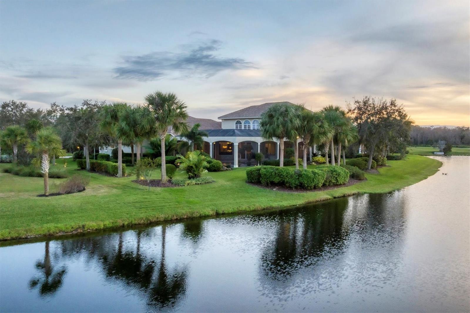 FOUNDERS CLUB - Residential