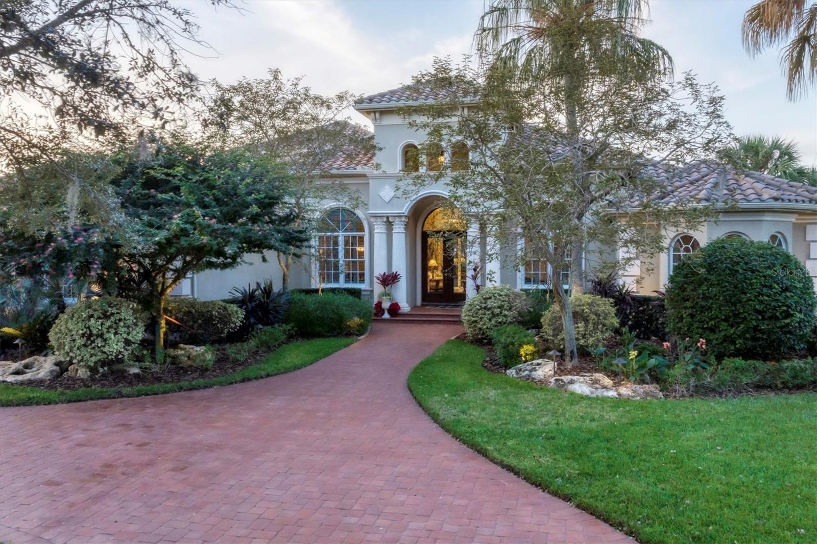 FOUNDERS CLUB - Residential