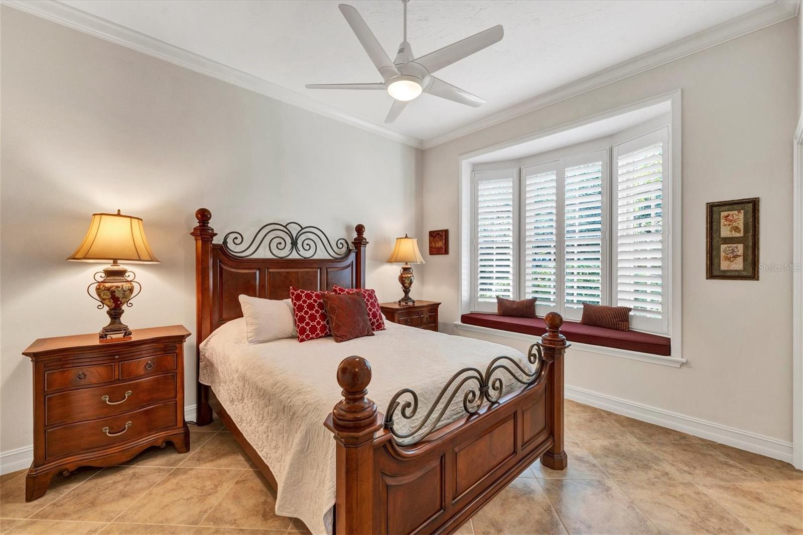 FOUNDERS CLUB - Residential