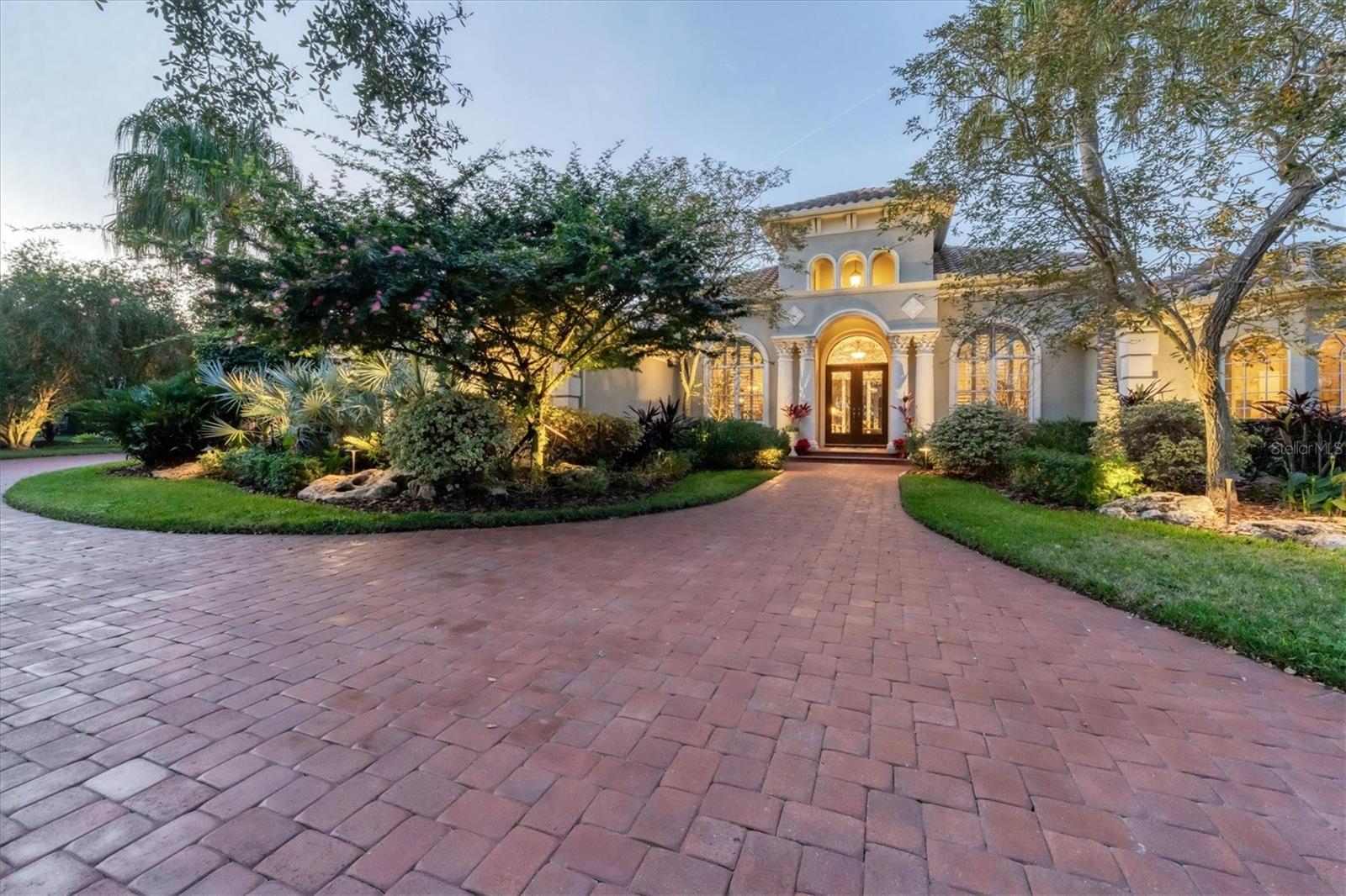 FOUNDERS CLUB - Residential