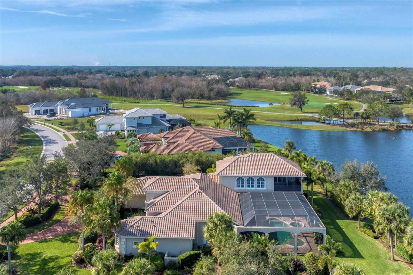 FOUNDERS CLUB - Residential