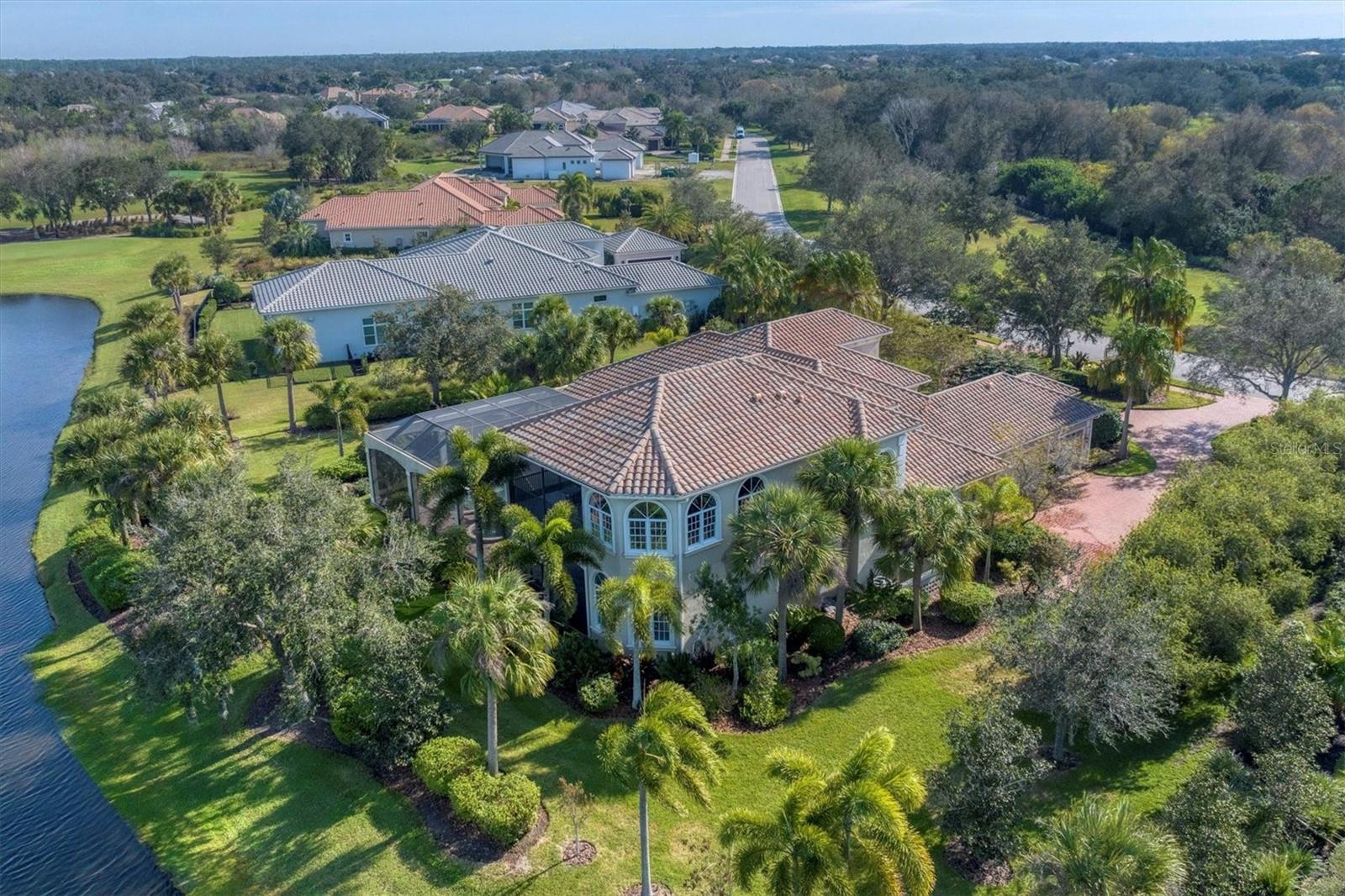 FOUNDERS CLUB - Residential