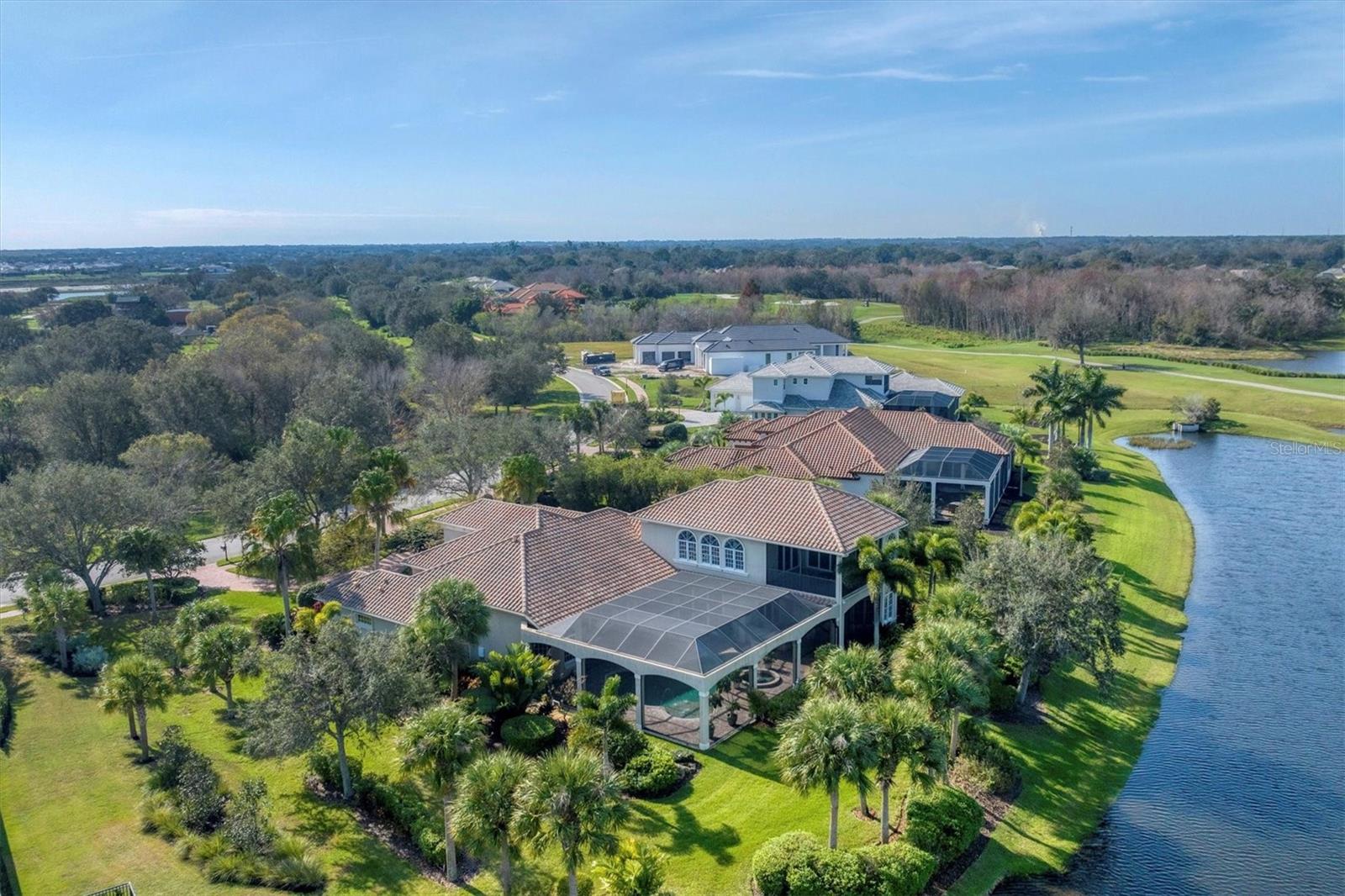 FOUNDERS CLUB - Residential