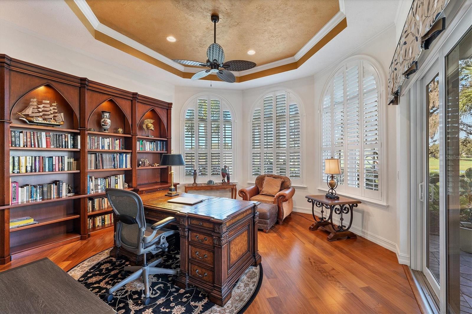 FOUNDERS CLUB - Residential