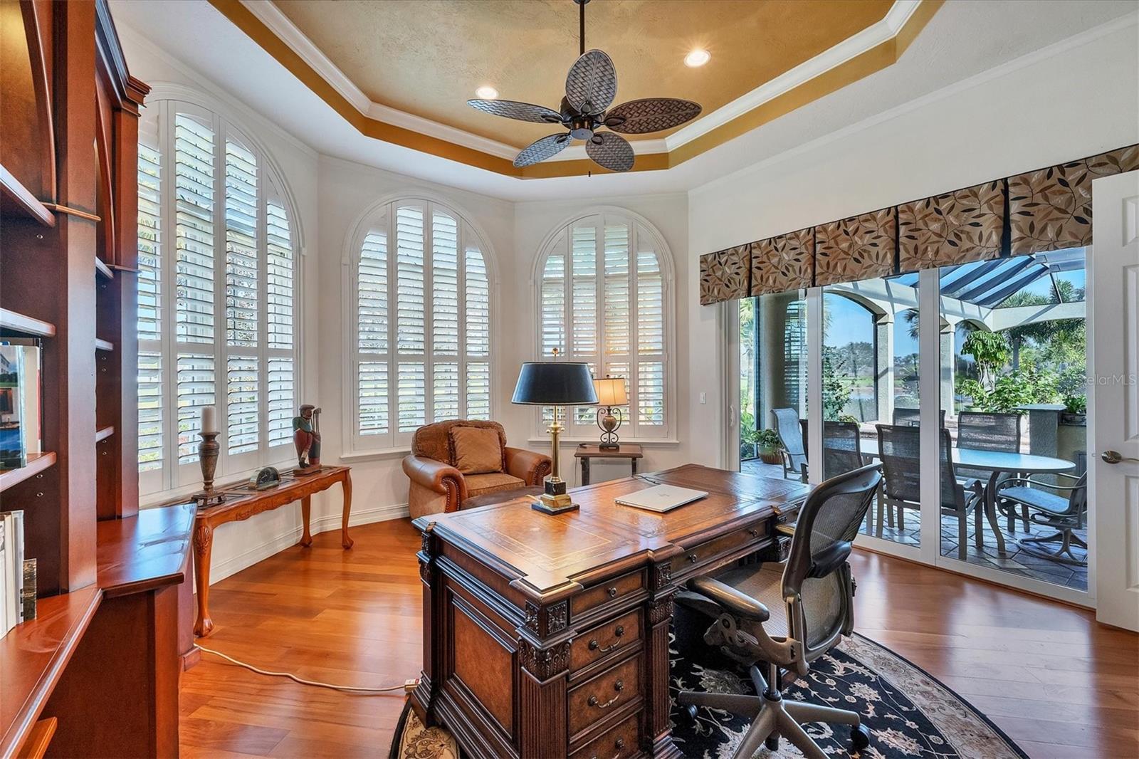 FOUNDERS CLUB - Residential