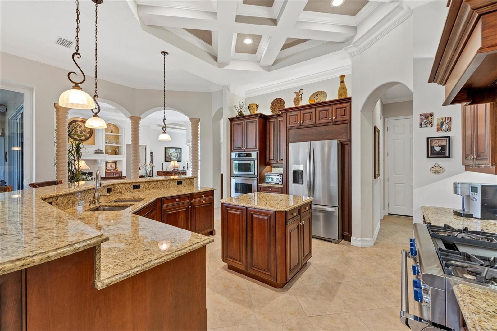 FOUNDERS CLUB - Residential