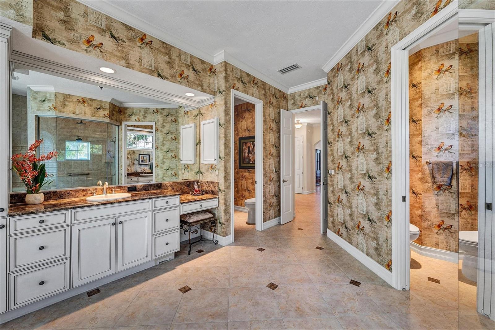 FOUNDERS CLUB - Residential