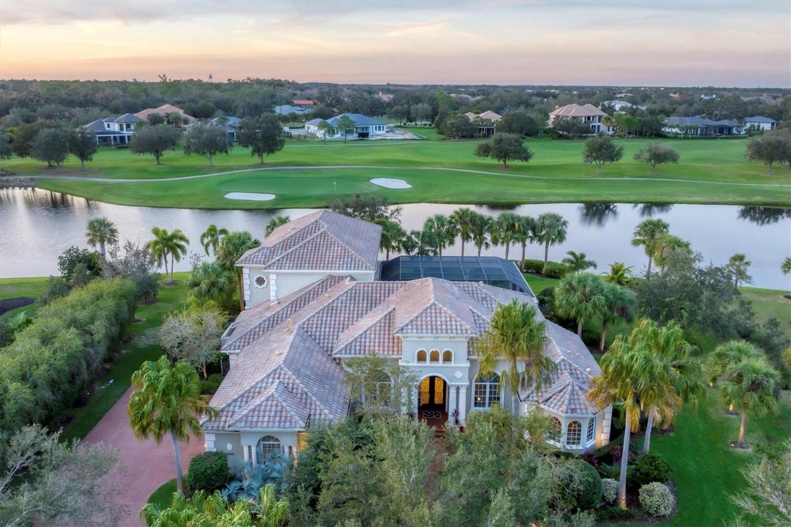 FOUNDERS CLUB - Residential