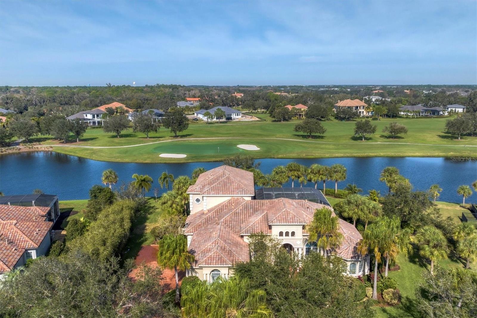 FOUNDERS CLUB - Residential