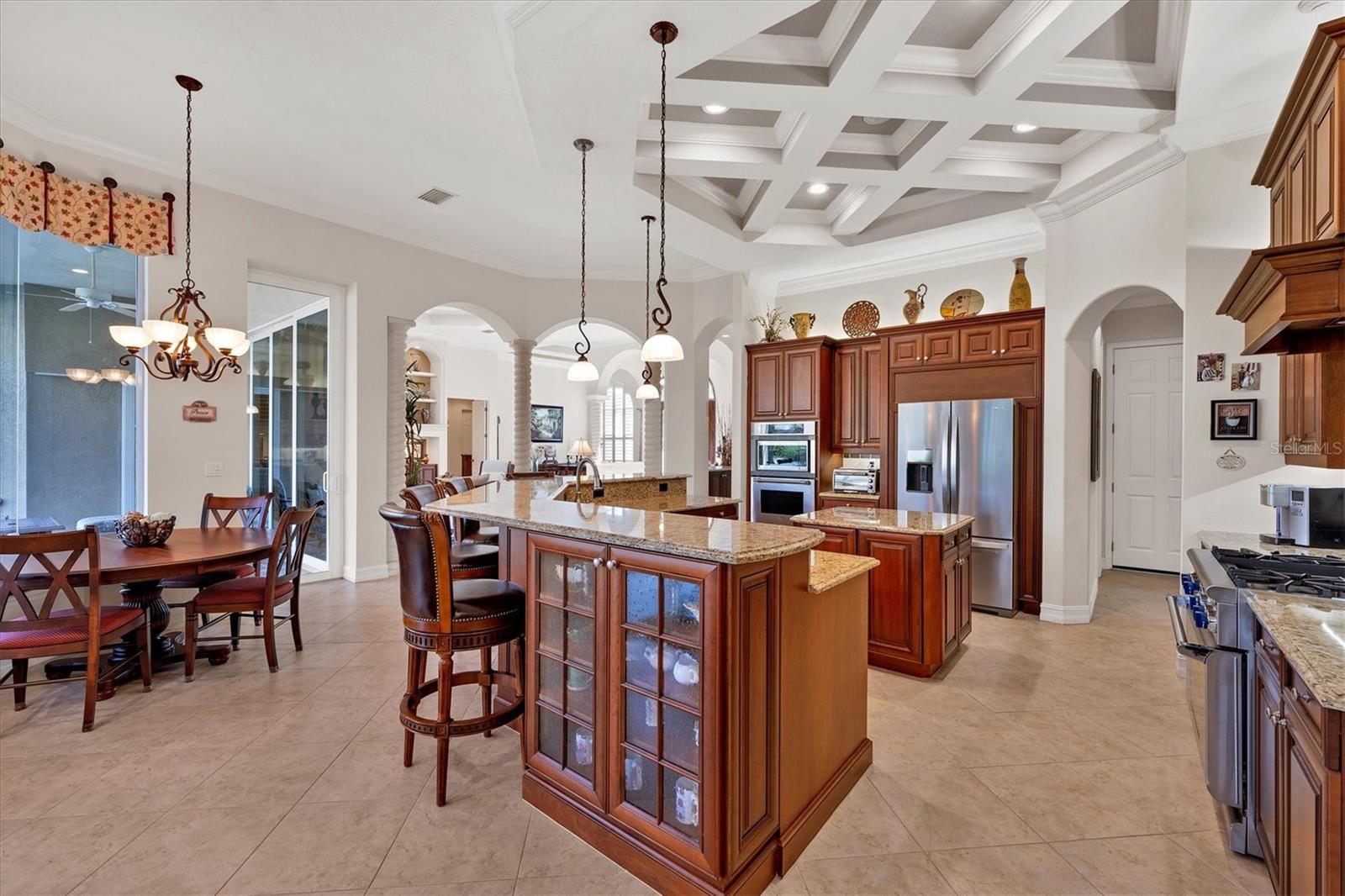 FOUNDERS CLUB - Residential