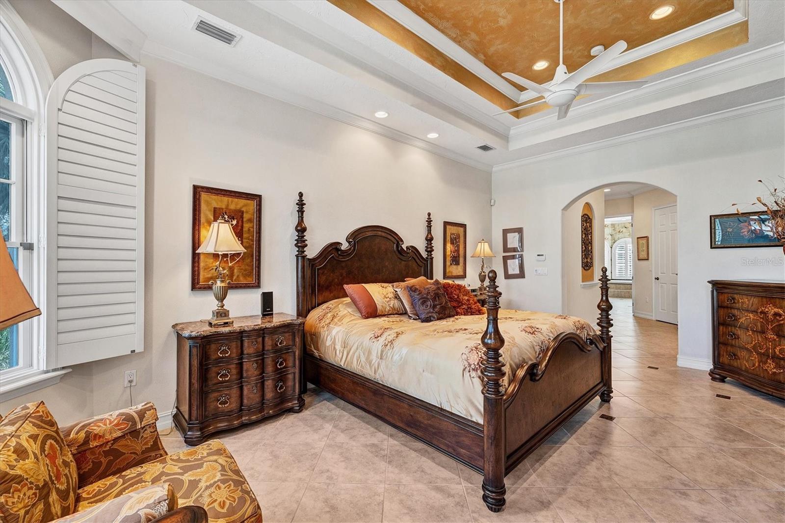 FOUNDERS CLUB - Residential