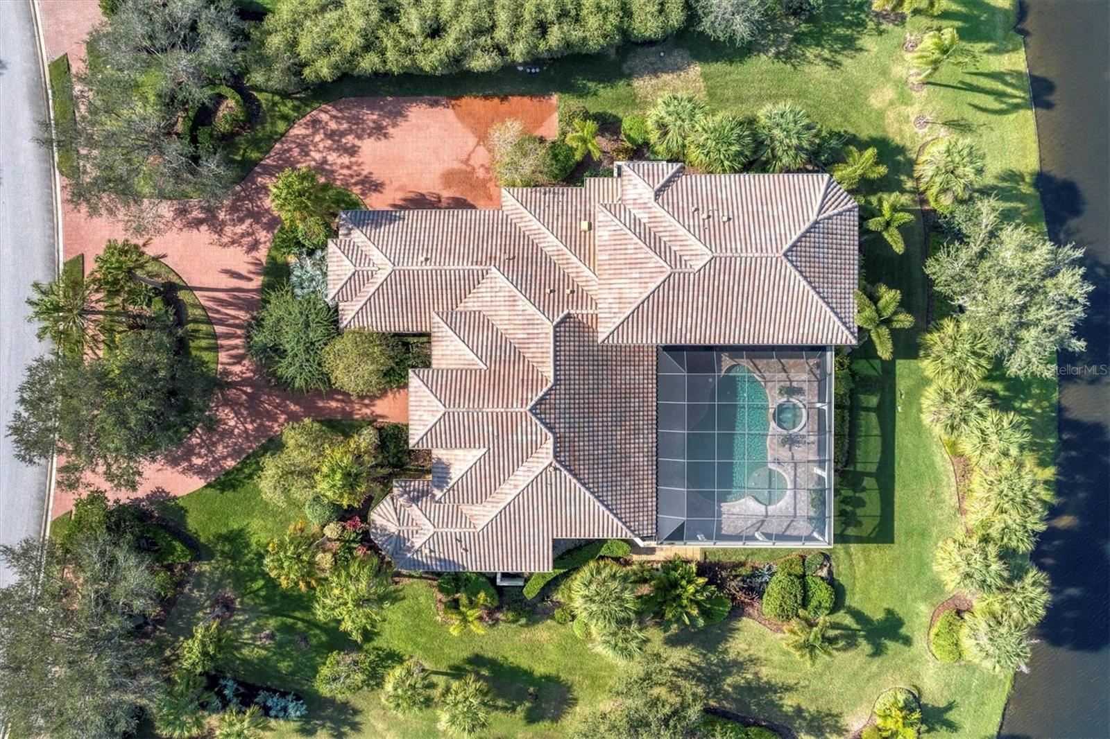 FOUNDERS CLUB - Residential