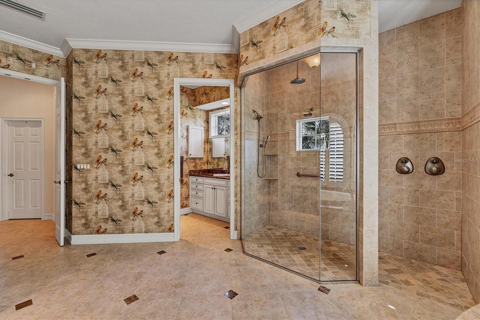 FOUNDERS CLUB - Residential