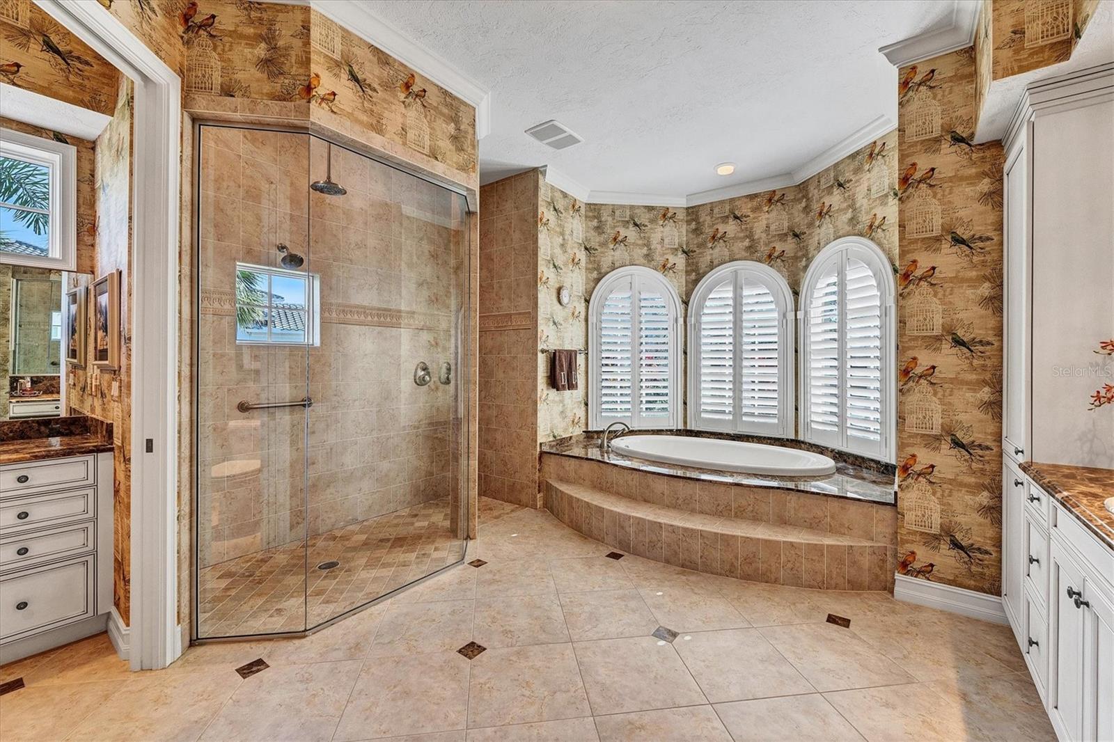 FOUNDERS CLUB - Residential