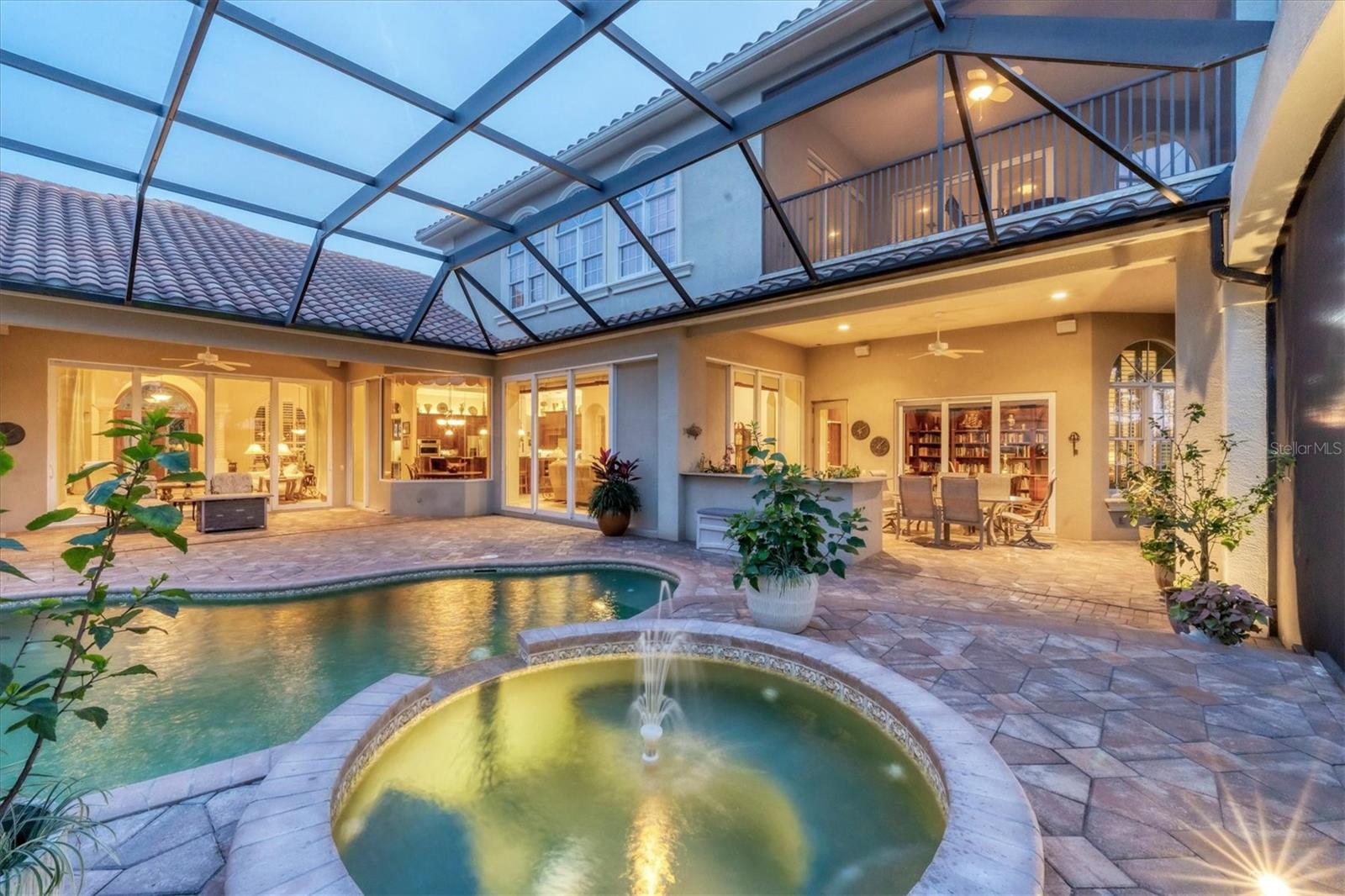 FOUNDERS CLUB - Residential